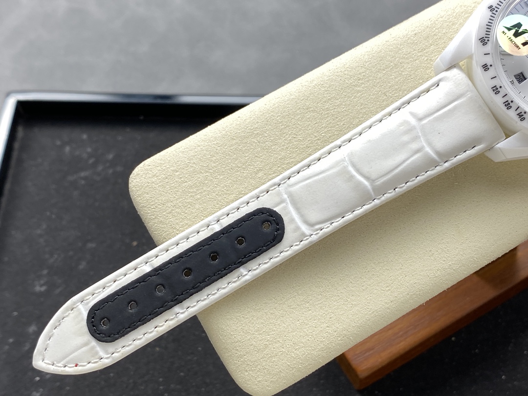 Super Clone 1:1 Omega Speedmaster White Ceramic Chronograph Watch