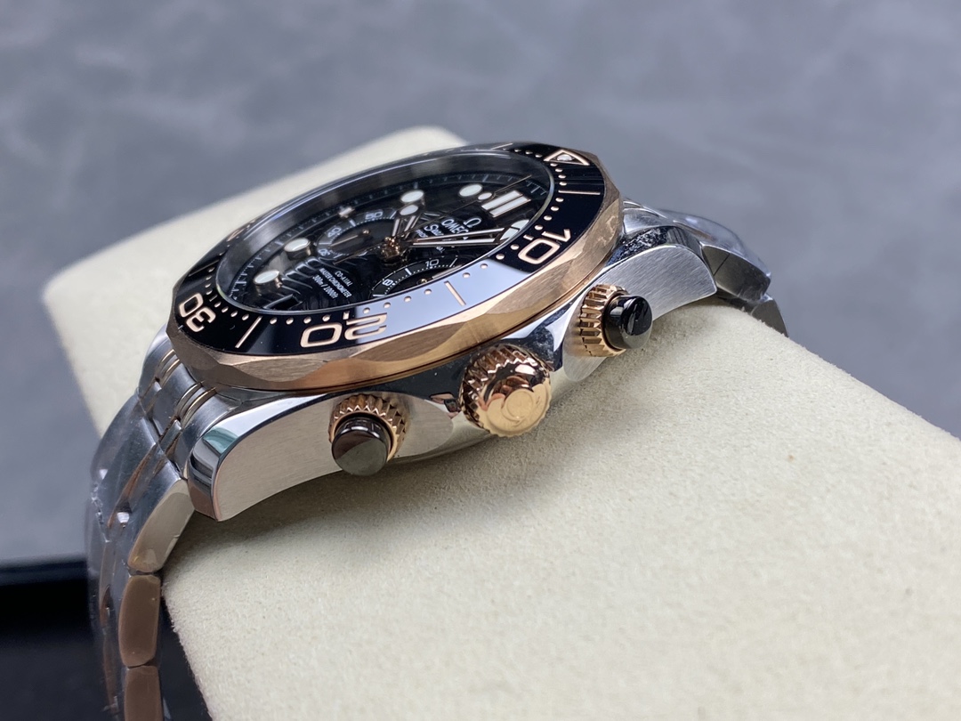 Super Clone 1:1 Omega Seamaster 300M Chronograph Black Dial Rose Gold Two-Tone Bracelet