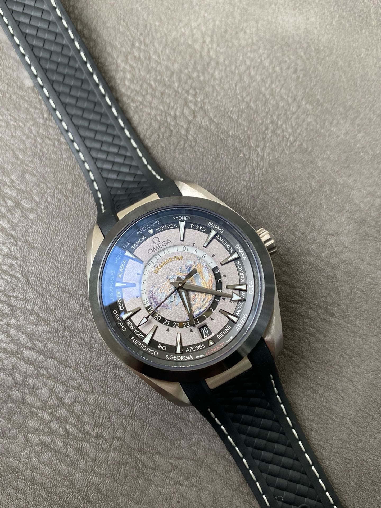 Super Clone 1:1 Omega Seamaster Aqua Terra Worldtimer – Grey Dial / Rubber Strap / Global Time Cities Display
