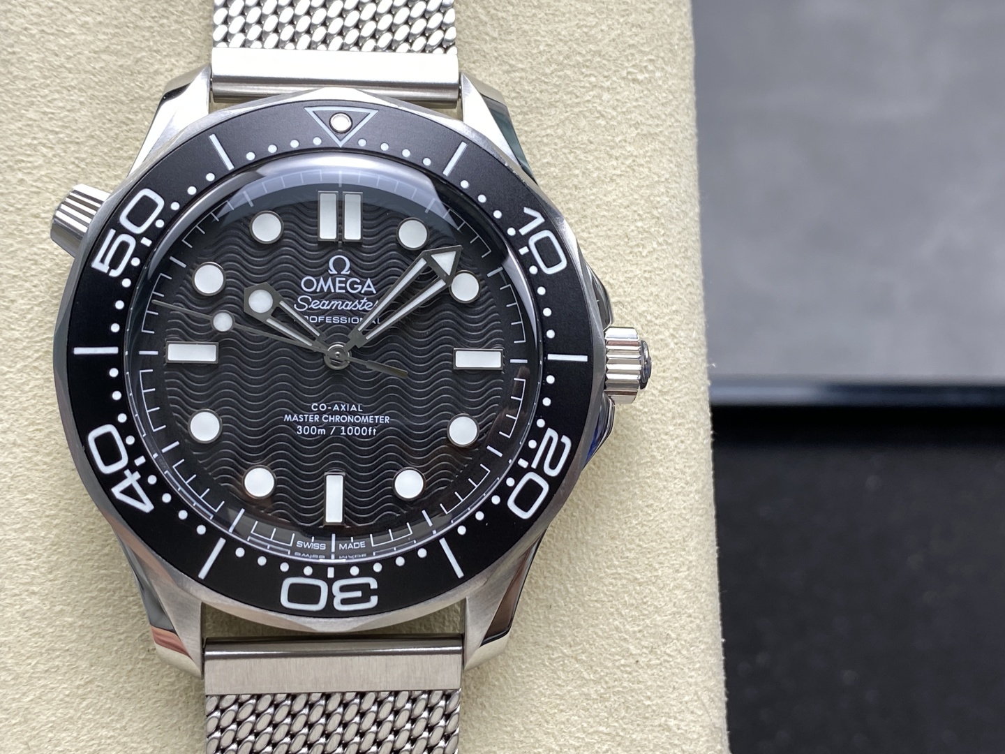 Super Clone 1:1 Omega Seamaster Diver 300M Black Wave Dial with Mesh Bracelet