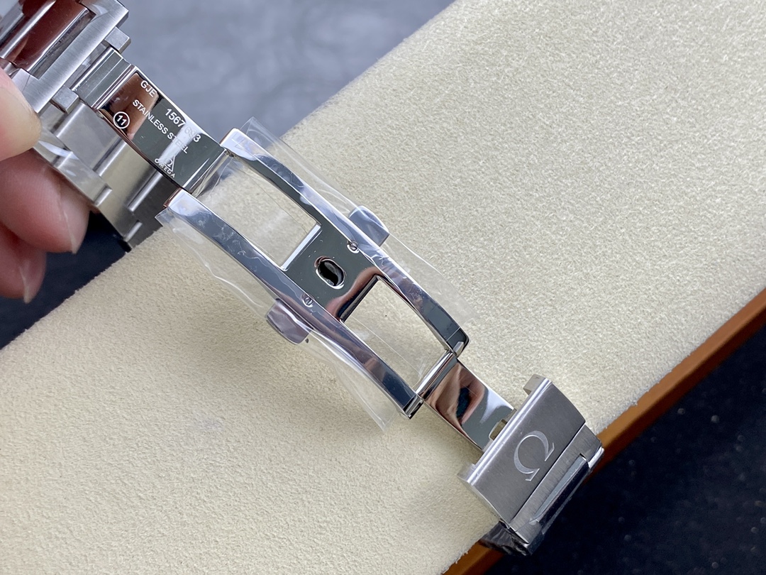 Super Clone 1:1 Omega Seamaster Aqua Terra 150M Black Dial Stainless Steel Bracelet