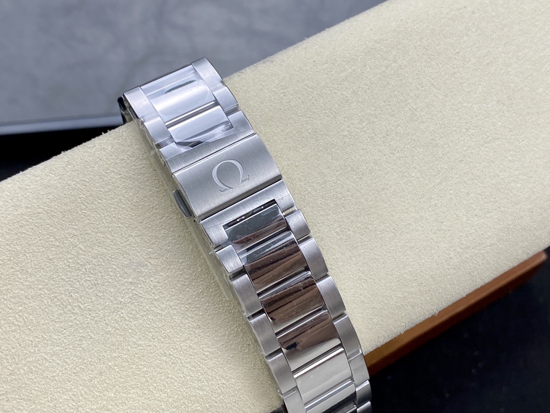 Super Clone 1:1 Omega Seamaster Aqua Terra 150M Black Dial Stainless Steel Bracelet