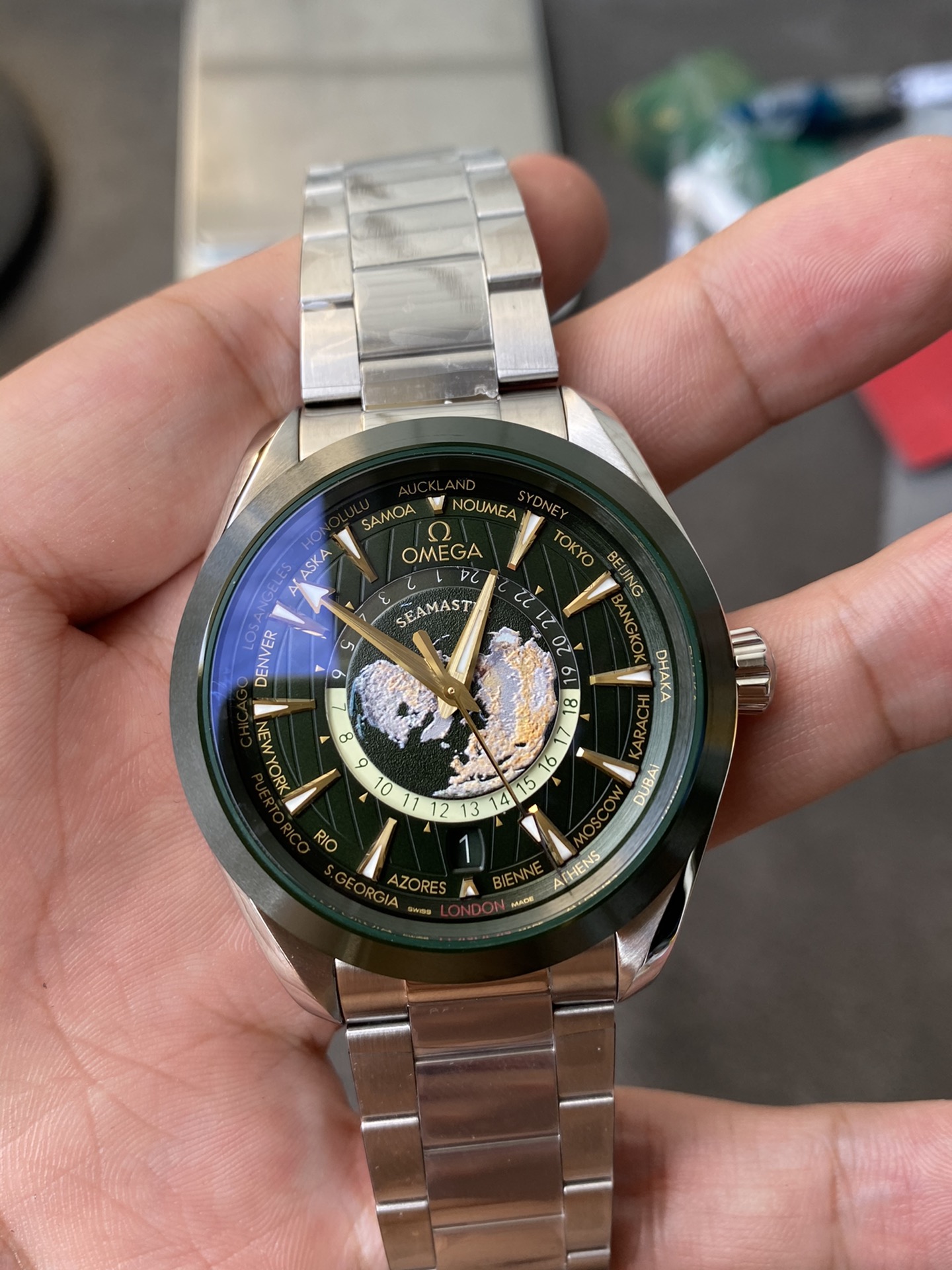 Super Clone 1:1 Omega Seamaster Aqua Terra Worldtimer Green Bezel – Stainless Steel / Co-Axial Master Chronometer / Globe Dial