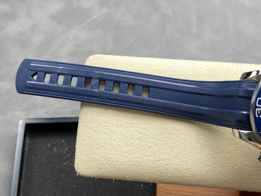 Super Clone 1:1 Omega Seamaster Diver 300M Chronograph Blue Dial Rubber Strap