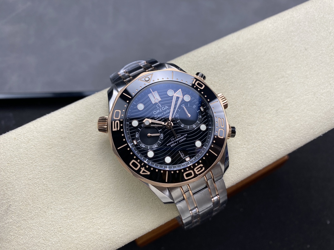 Super Clone 1:1 Omega Seamaster 300M Chronograph Black Dial Rose Gold Two-Tone Bracelet