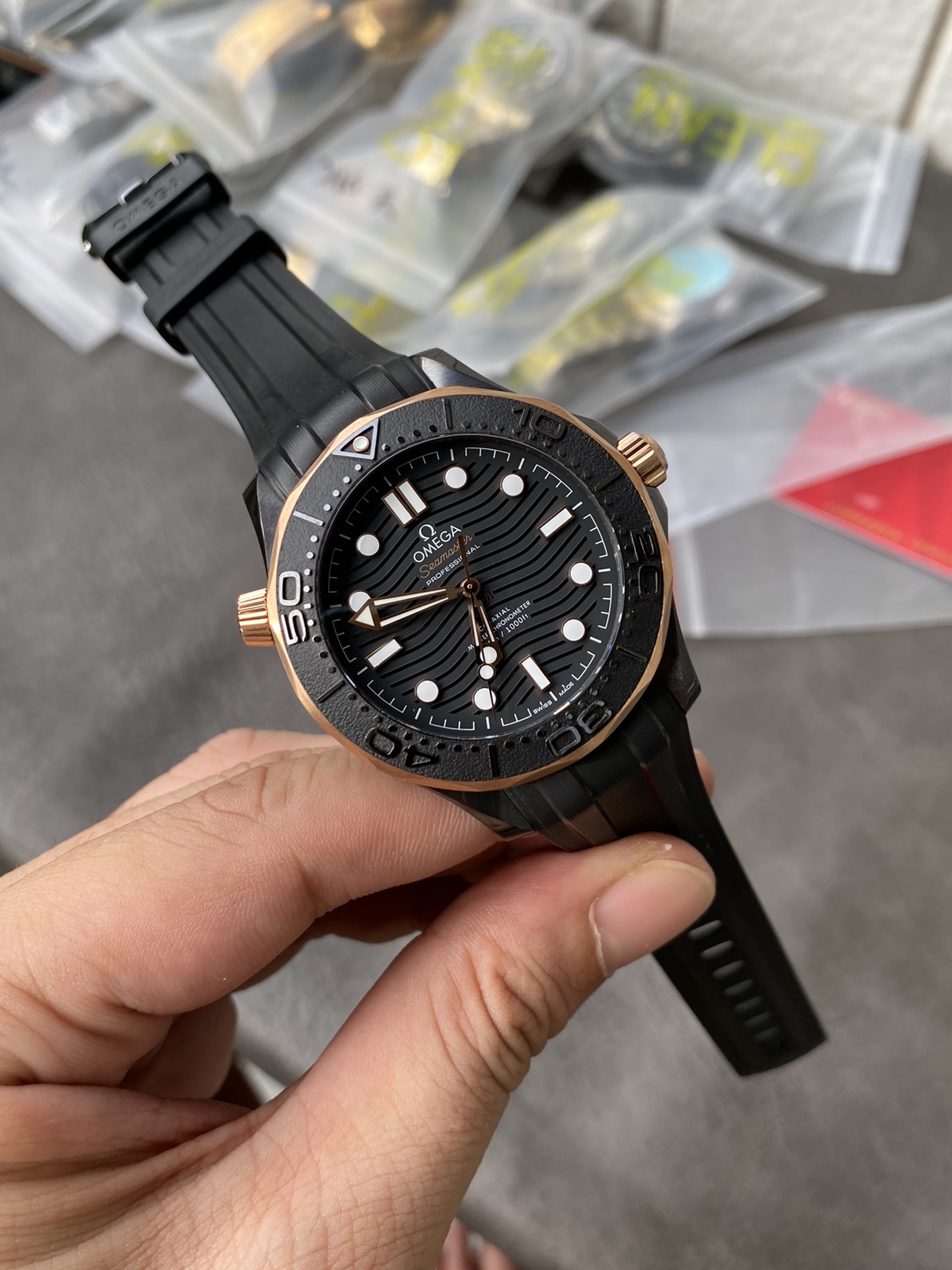 Super Clone 1:1 Omega Seamaster Diver 300M Black Ceramic & Sedna Gold – Rubber Strap / Co-Axial Master Chronometer