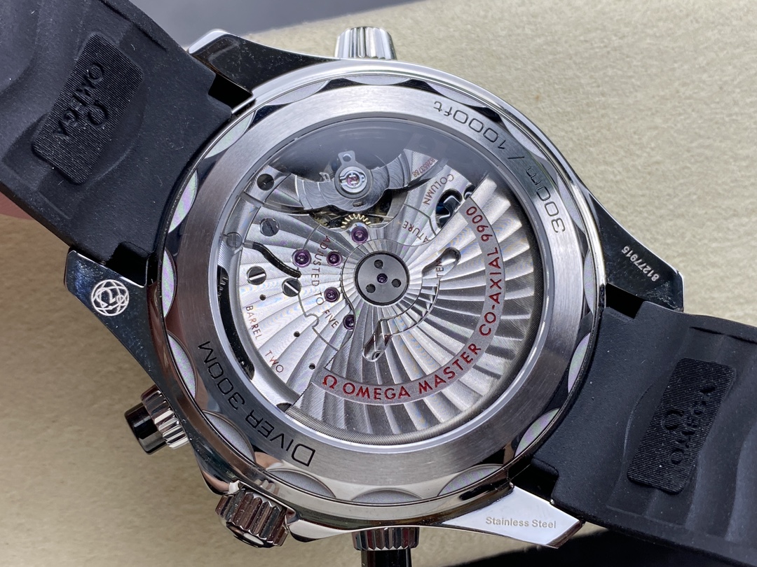 Super Clone 1:1 Omega Seamaster Diver 300M Chronograph Black Dial Rubber Strap