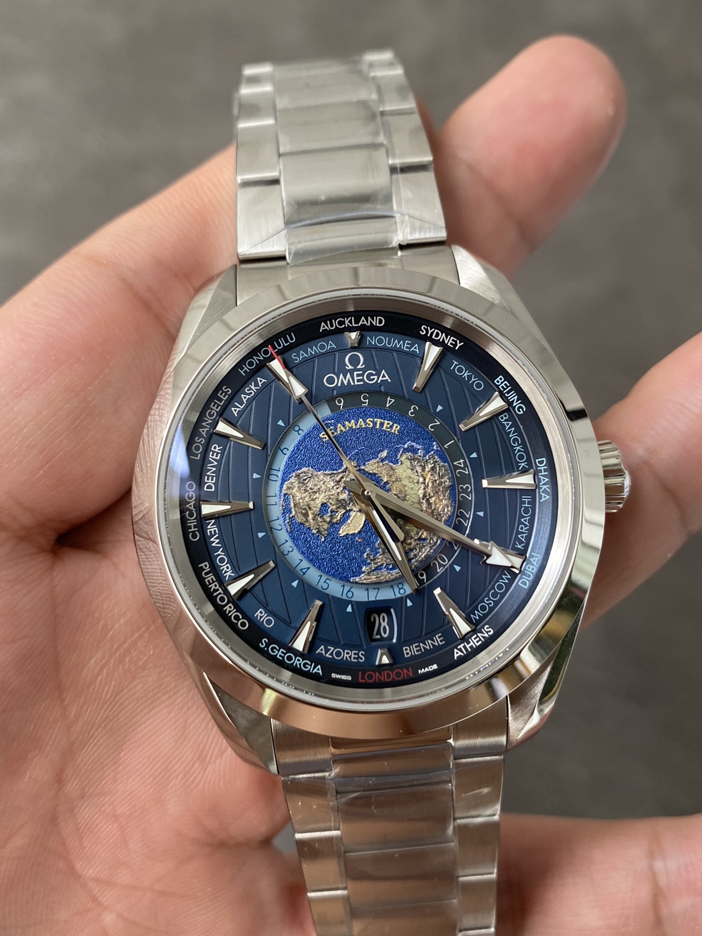 Super Clone 1:1 Omega Seamaster Aqua Terra Worldtimer Blue Dial – Globe Map / Steel Bracelet
