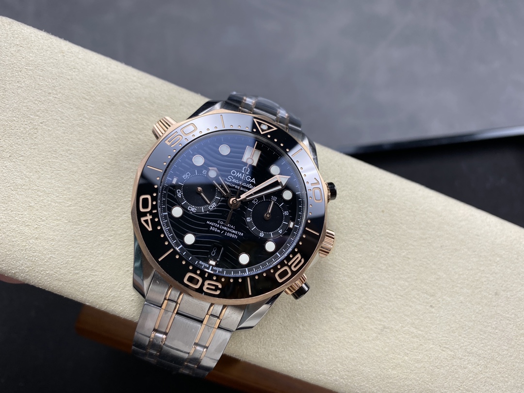 Super Clone 1:1 Omega Seamaster 300M Chronograph Black Dial Rose Gold Two-Tone Bracelet