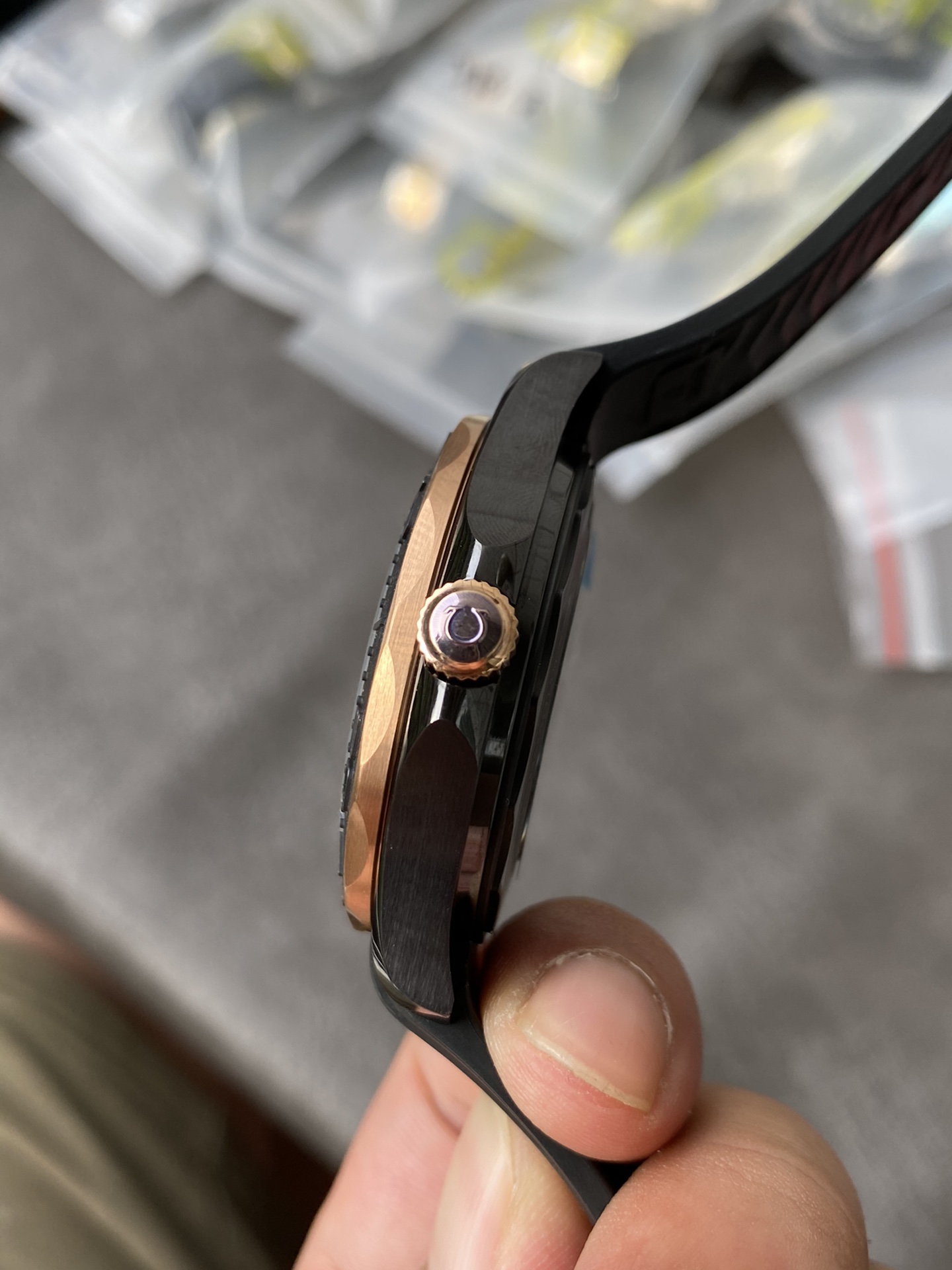 Super Clone 1:1 Omega Seamaster Diver 300M Black Ceramic & Sedna Gold – Rubber Strap / Co-Axial Master Chronometer