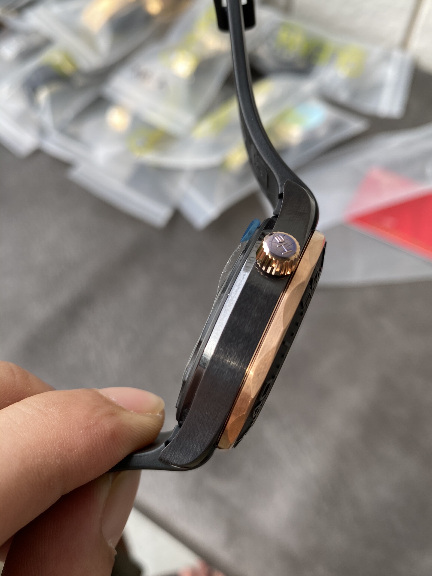 Super Clone 1:1 Omega Seamaster Diver 300M Black Ceramic & Sedna Gold – Rubber Strap / Co-Axial Master Chronometer