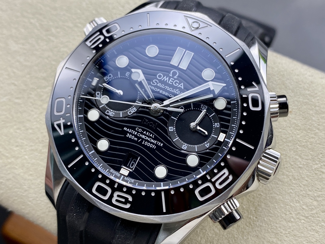 Super Clone 1:1 Omega Seamaster Diver 300M Chronograph Black Dial Rubber Strap