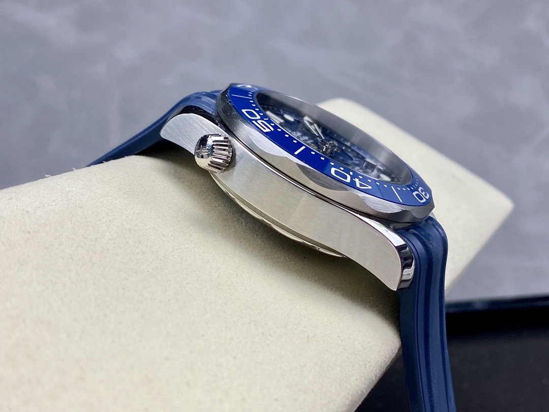 Super Clone 1:1 Omega Seamaster Diver 300M Chronograph Blue Dial Rubber Strap