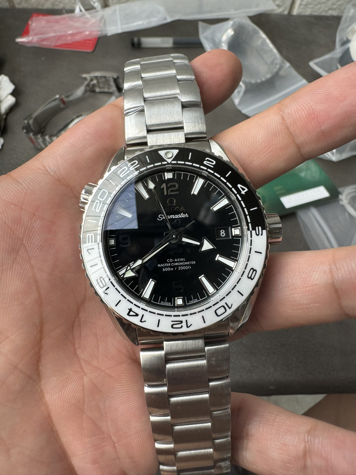 Super Clone 1:1 Omega Seamaster Planet Ocean GMT – Black Dial / Black-White Ceramic Bezel / Stainless Steel Bracelet