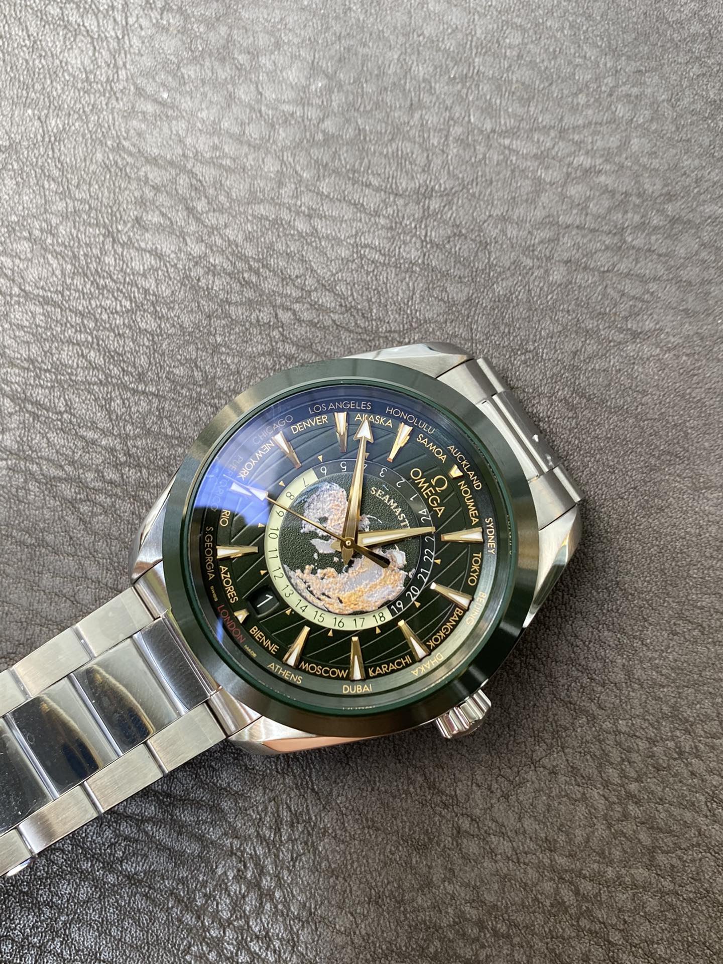 Super Clone 1:1 Omega Seamaster Aqua Terra Worldtimer Green Bezel – Stainless Steel / Co-Axial Master Chronometer / Globe Dial