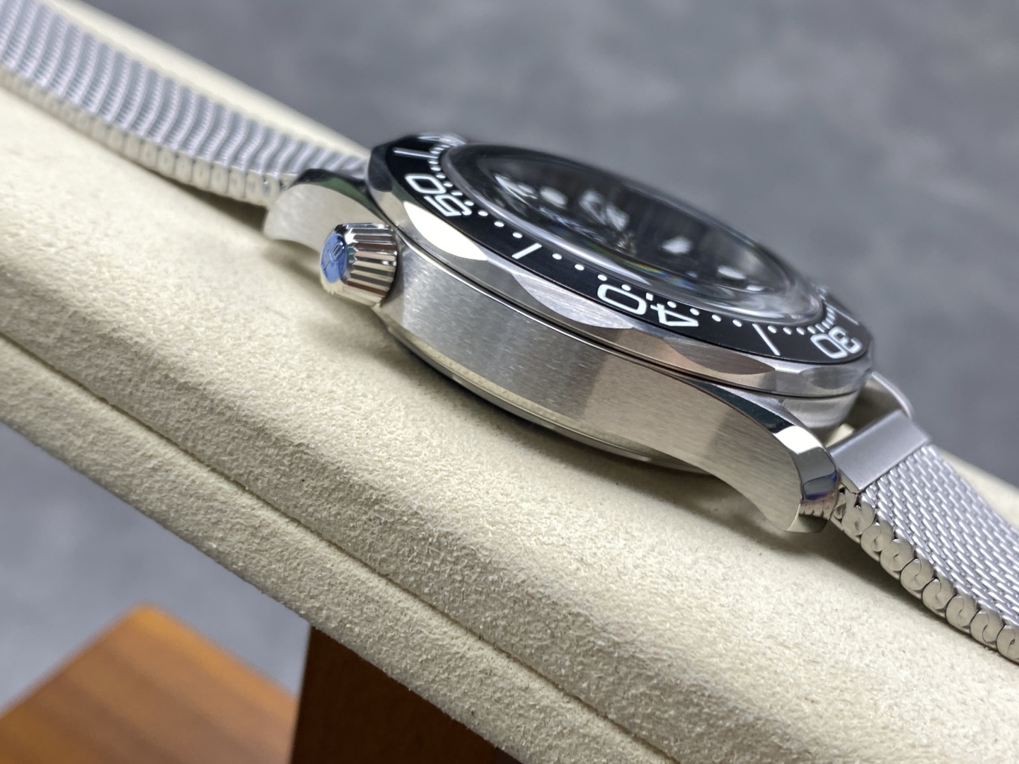 Super Clone 1:1 Omega Seamaster Diver 300M Black Wave Dial with Mesh Bracelet