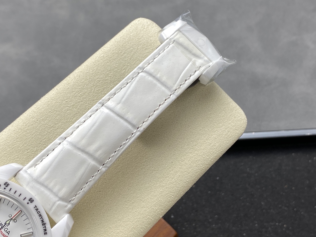 Super Clone 1:1 Omega Speedmaster White Ceramic Chronograph Watch