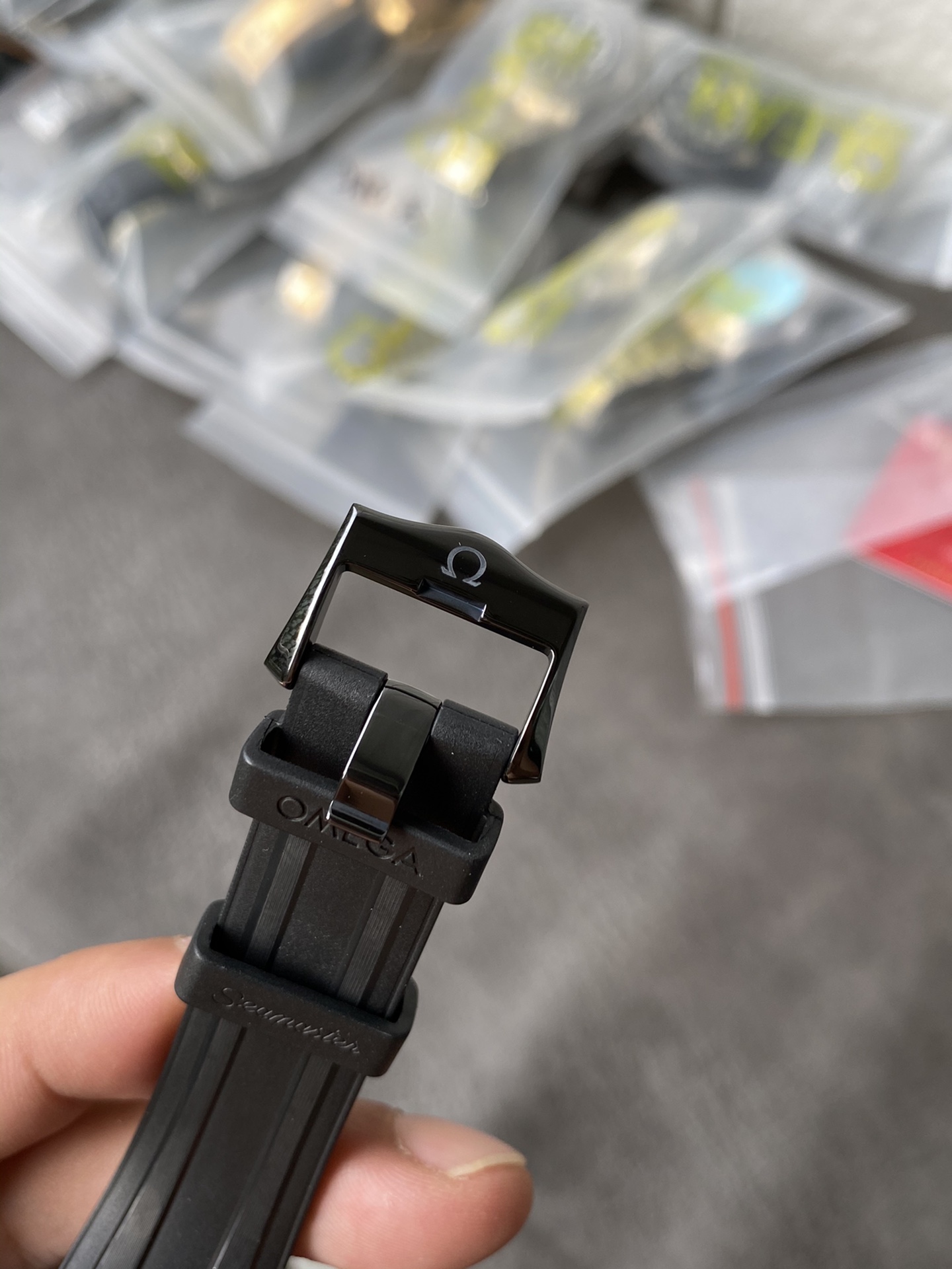 Super Clone 1:1 Omega Seamaster Diver 300M Black Ceramic & Sedna Gold – Rubber Strap / Co-Axial Master Chronometer