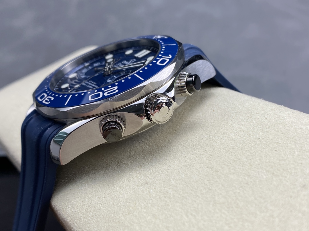 Super Clone 1:1 Omega Seamaster Diver 300M Chronograph Blue Dial Rubber Strap
