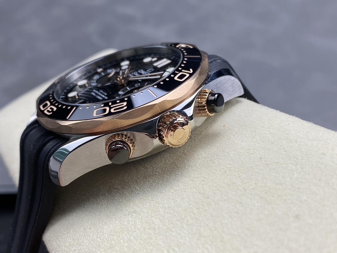 Super Clone 1:1 Omega Seamaster Diver Black Chrono – Rose Gold & Rubber Strap