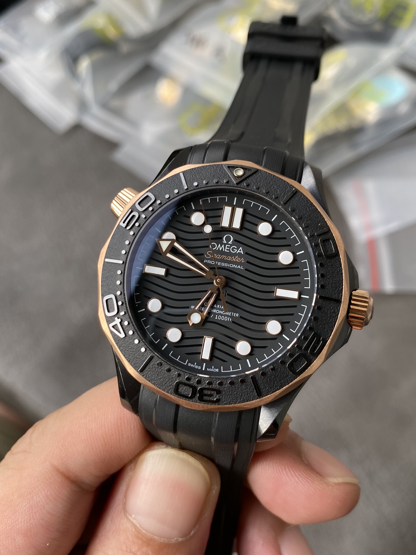 Super Clone 1:1 Omega Seamaster Diver 300M Black Ceramic & Sedna Gold – Rubber Strap / Co-Axial Master Chronometer