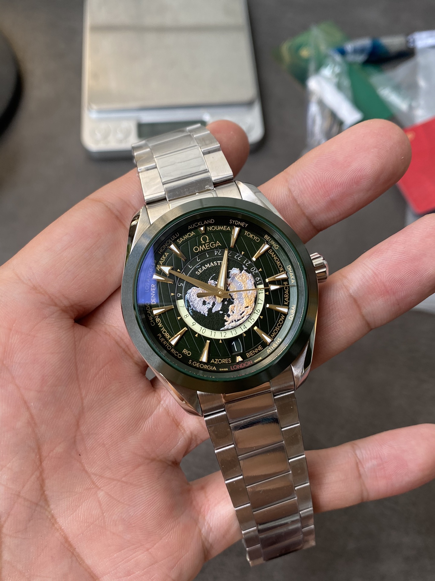 Super Clone 1:1 Omega Seamaster Aqua Terra Worldtimer Green Bezel – Stainless Steel / Co-Axial Master Chronometer / Globe Dial