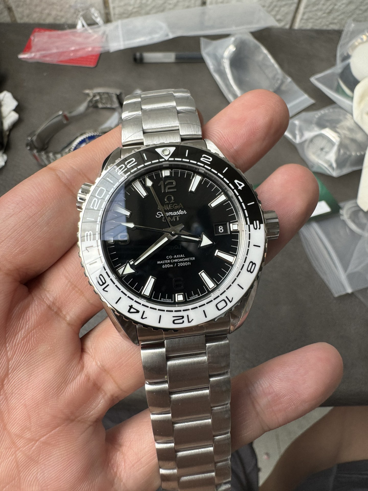 Super Clone 1:1 Omega Seamaster Planet Ocean GMT – Black Dial / Black-White Ceramic Bezel / Stainless Steel Bracelet