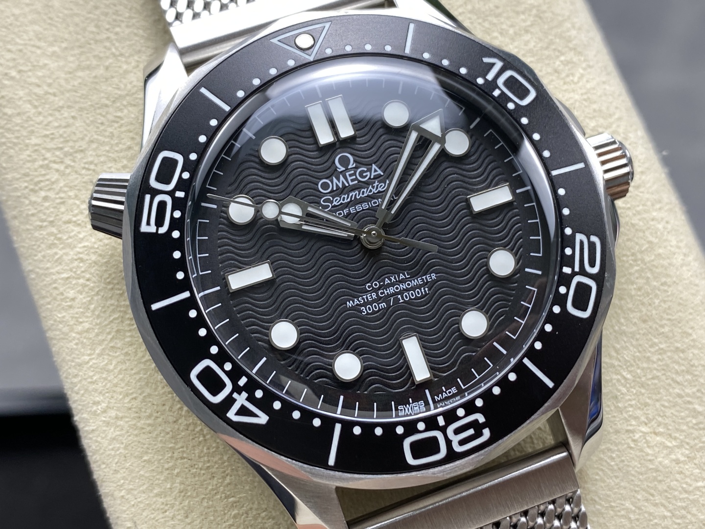 Super Clone 1:1 Omega Seamaster Diver 300M Black Wave Dial with Mesh Bracelet