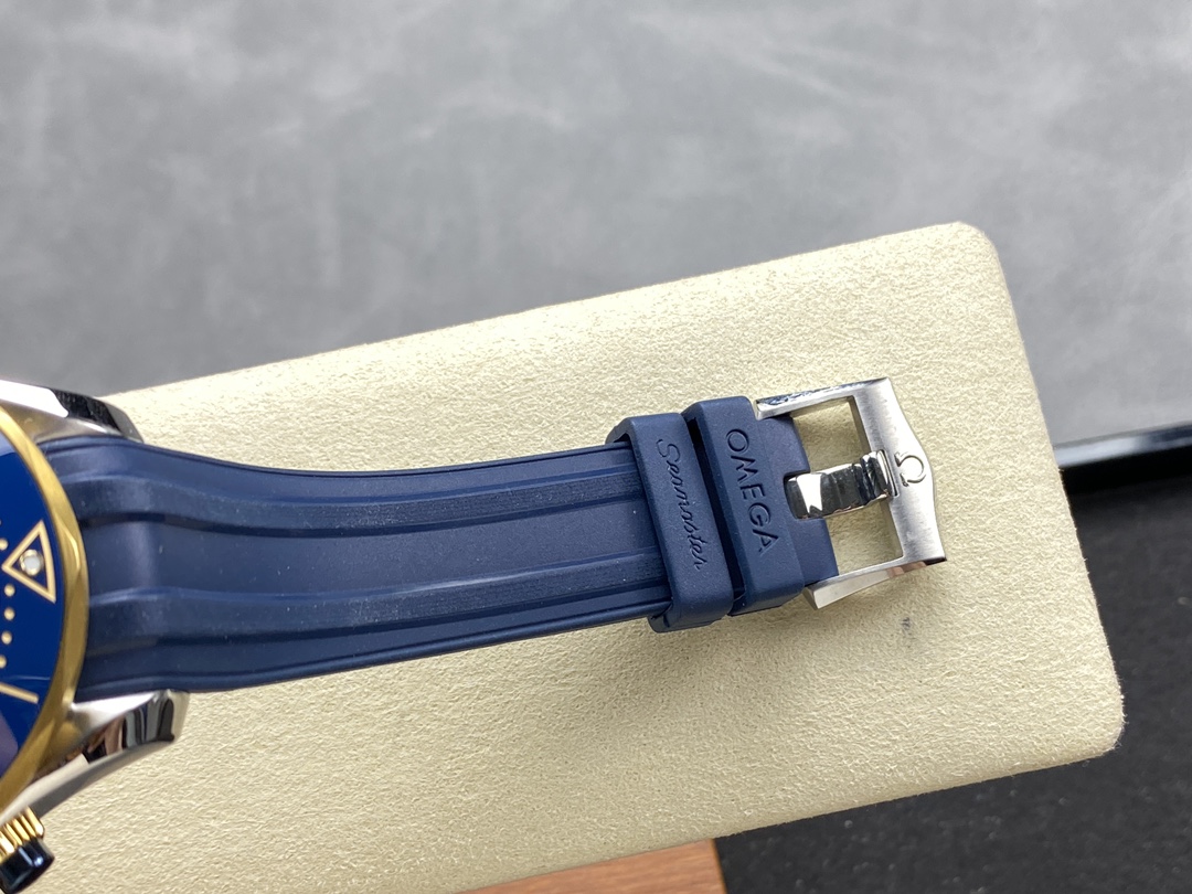 Super Clone 1:1 Omega Seamaster Diver 300M Chronograph Blue Dial Gold Bezel Rubber Strap