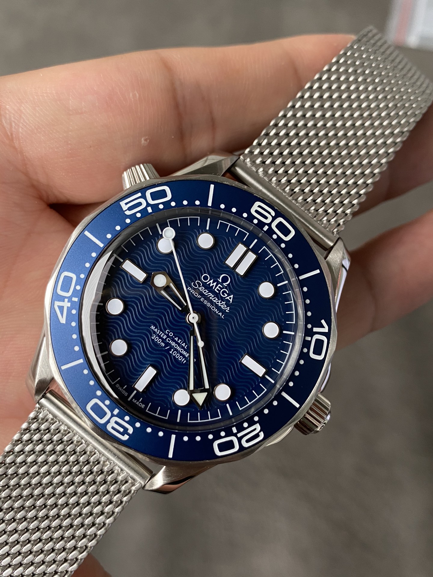 Super Clone 1:1 Omega Seamaster Diver 300M Blue Wave Dial – Milanese Mesh Bracelet / Co-Axial Master Chronometer
