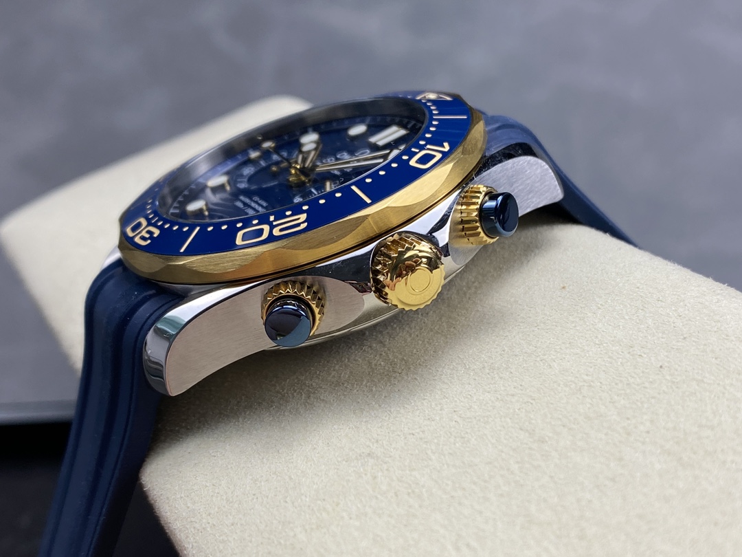 Super Clone 1:1 Omega Seamaster Diver 300M Chronograph Blue Dial Gold Bezel Rubber Strap