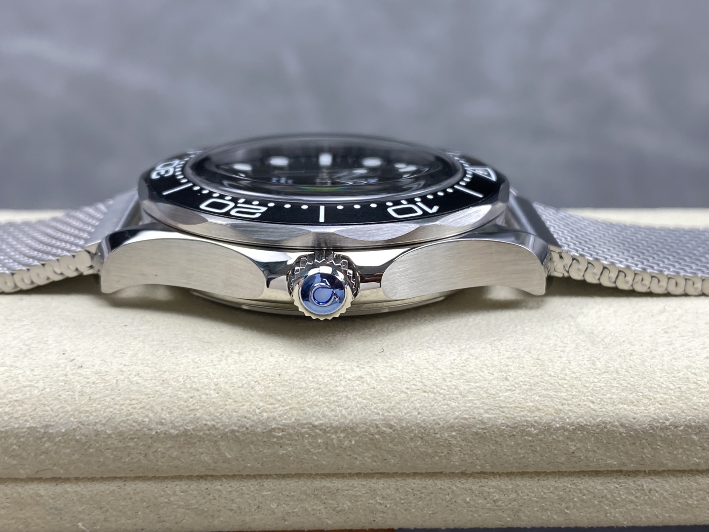 Super Clone 1:1 Omega Seamaster Diver 300M Black Wave Dial with Mesh Bracelet