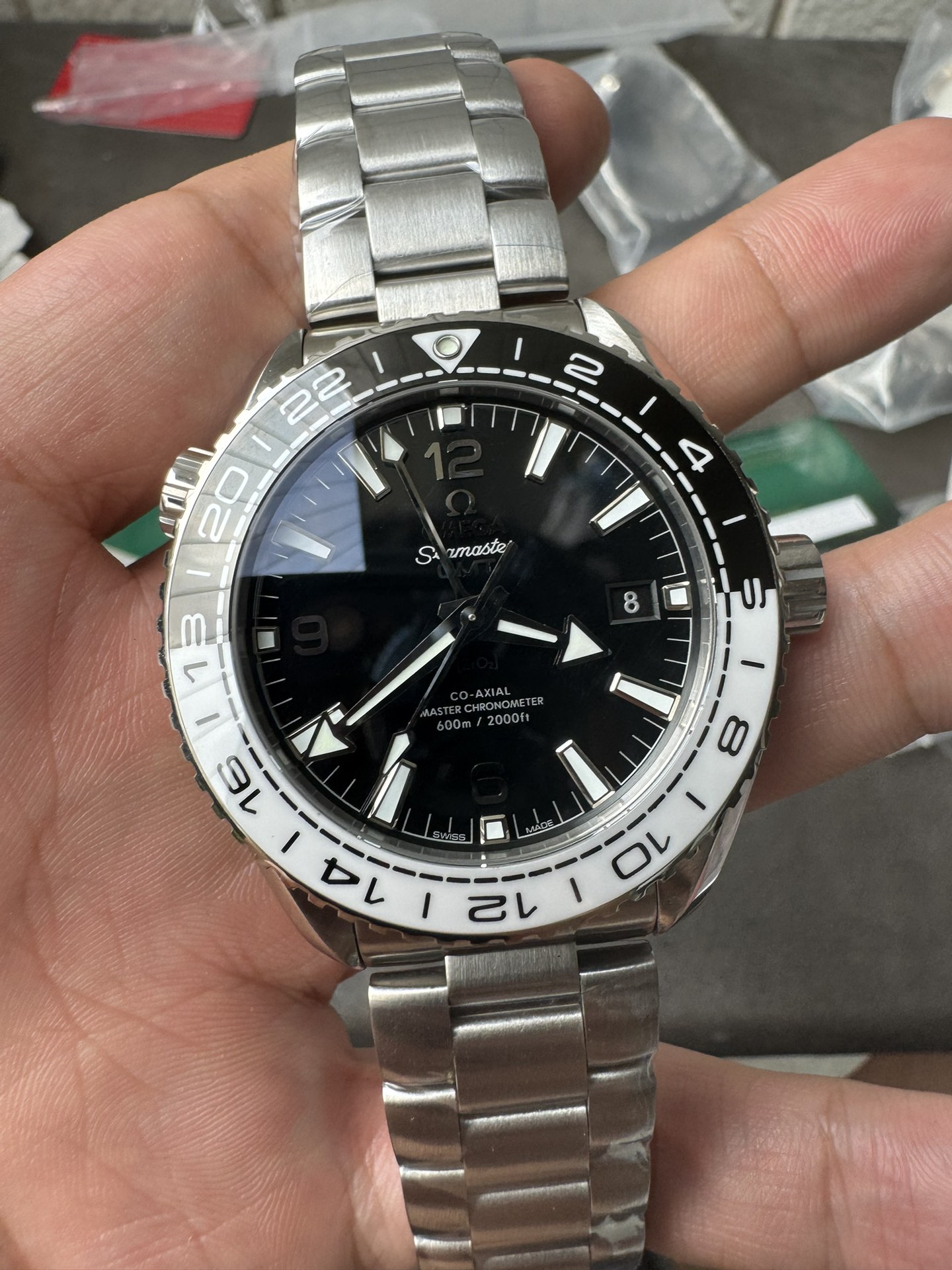 Super Clone 1:1 Omega Seamaster Planet Ocean GMT – Black Dial / Black-White Ceramic Bezel / Stainless Steel Bracelet