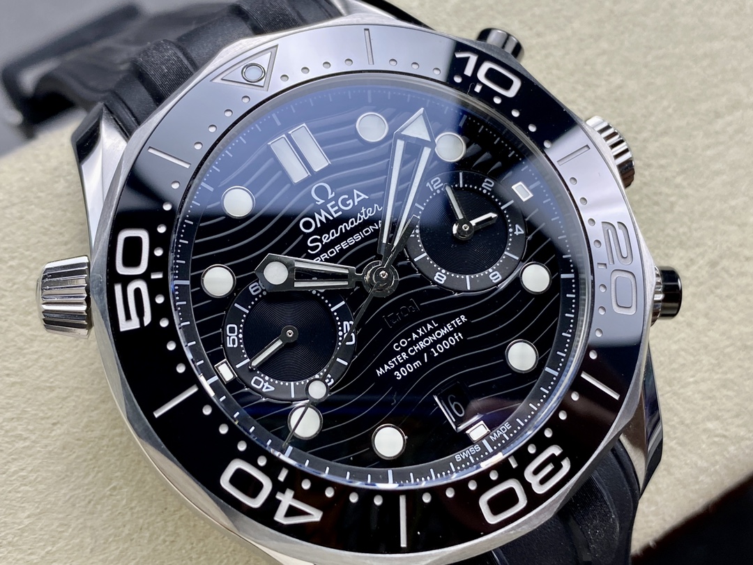 Super Clone 1:1 Omega Seamaster Diver 300M Chronograph Black Dial Rubber Strap