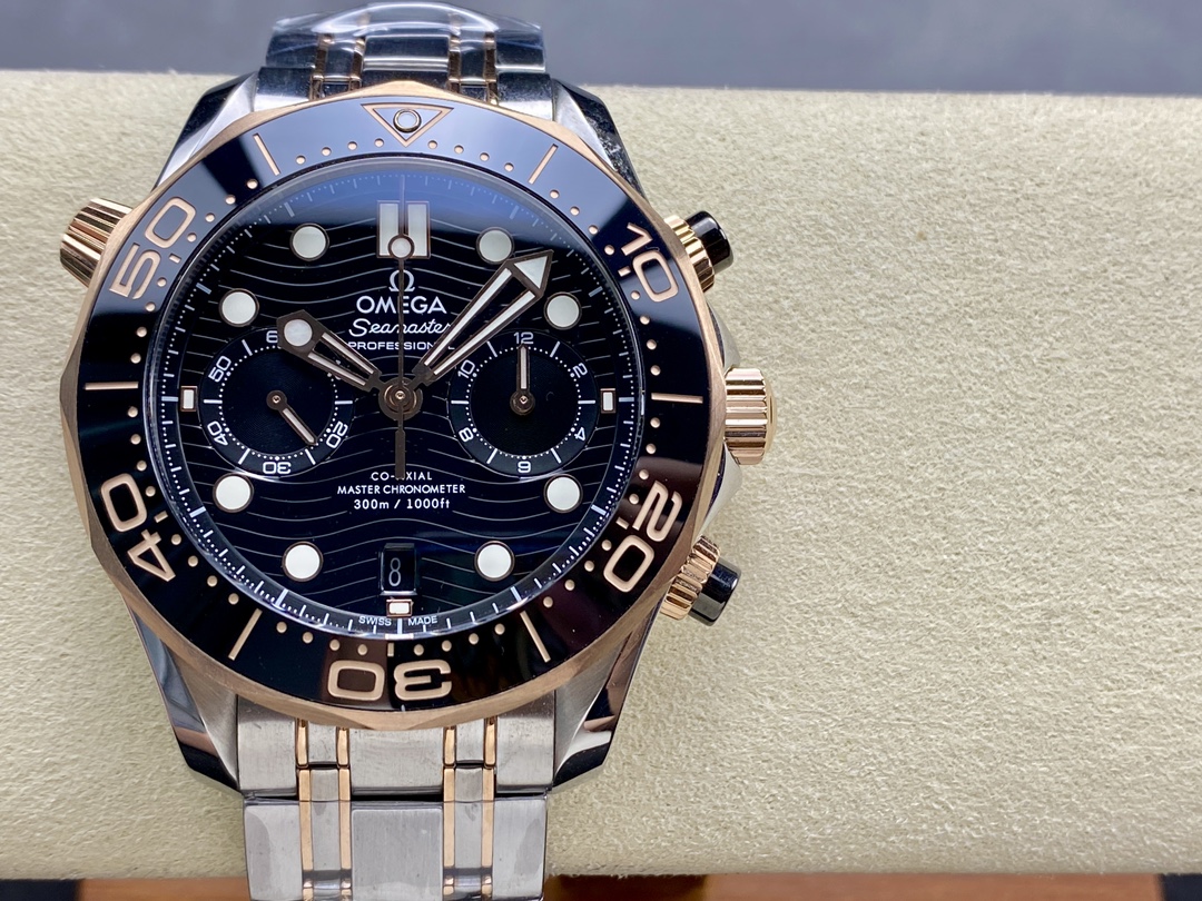 Super Clone 1:1 Omega Seamaster 300M Chronograph Black Dial Rose Gold Two-Tone Bracelet