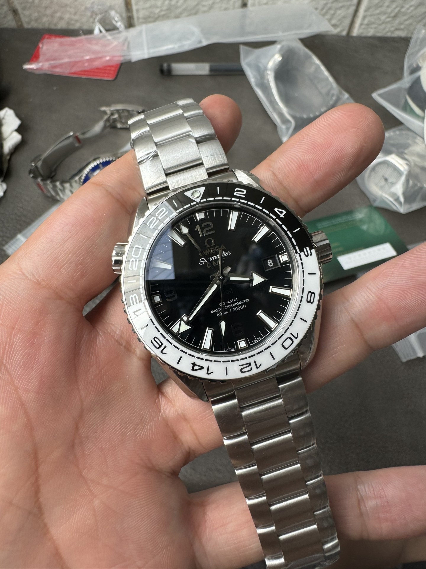 Super Clone 1:1 Omega Seamaster Planet Ocean GMT – Black Dial / Black-White Ceramic Bezel / Stainless Steel Bracelet