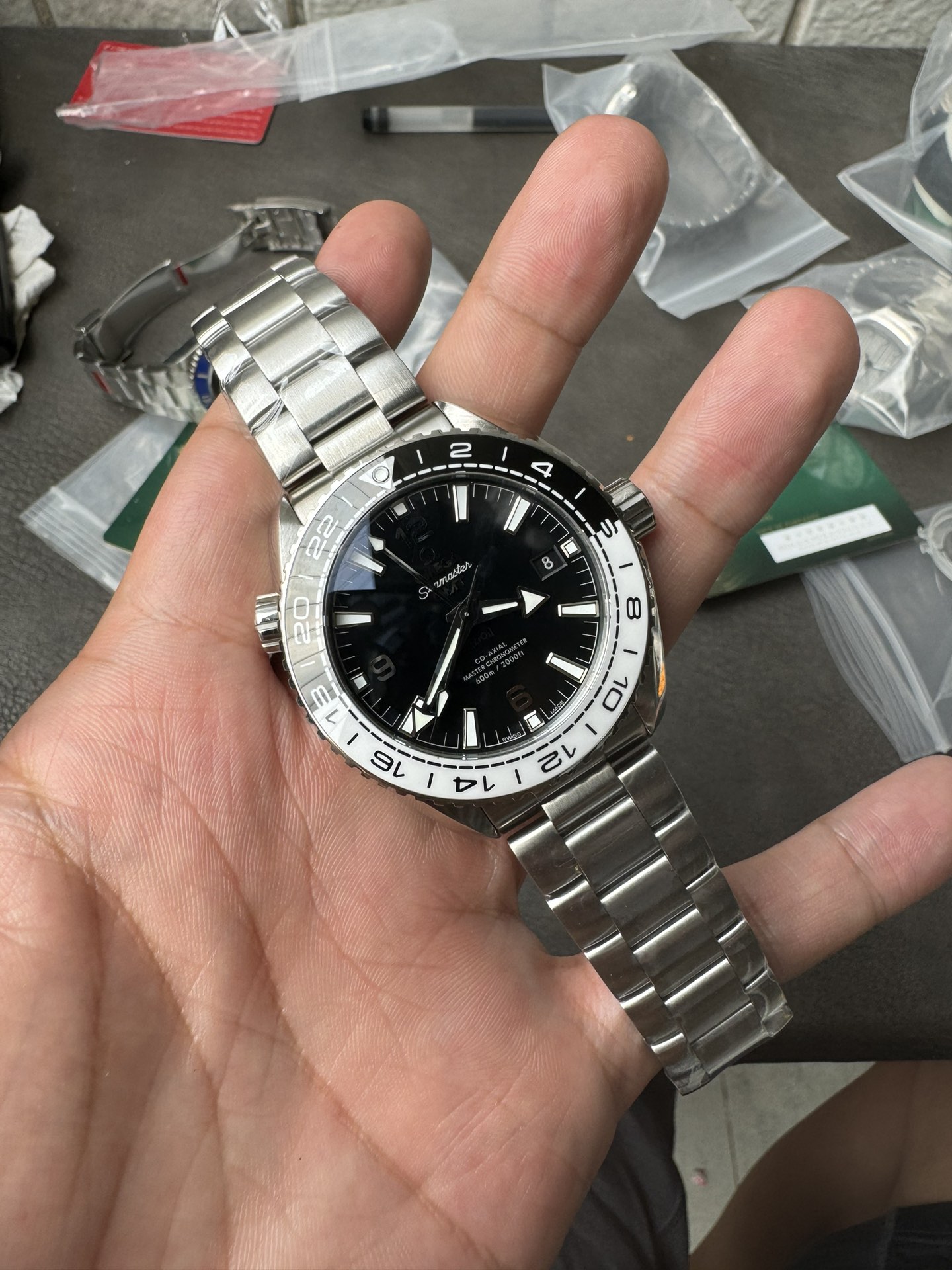 Super Clone 1:1 Omega Seamaster Planet Ocean GMT – Black Dial / Black-White Ceramic Bezel / Stainless Steel Bracelet