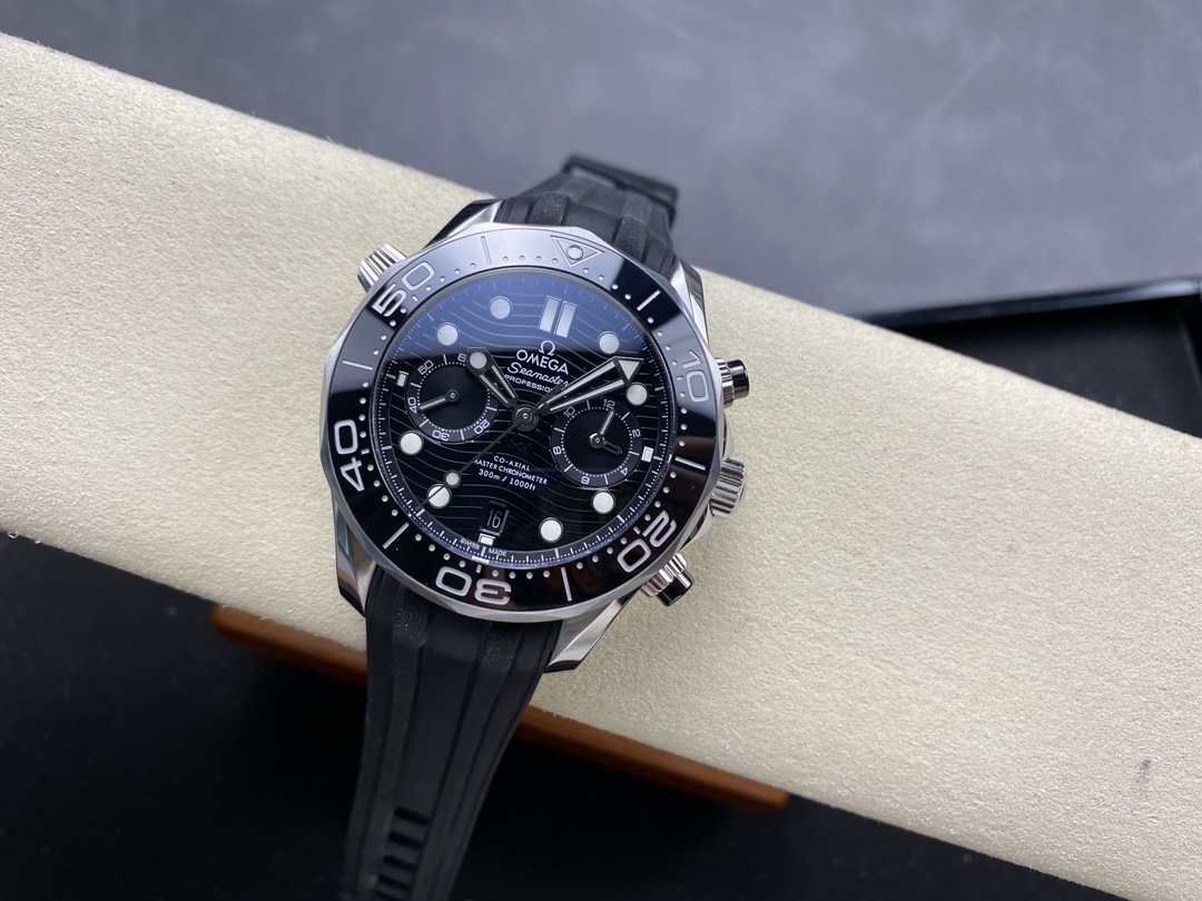 Super Clone 1:1 Omega Seamaster Diver 300M Chronograph Black Dial Rubber Strap