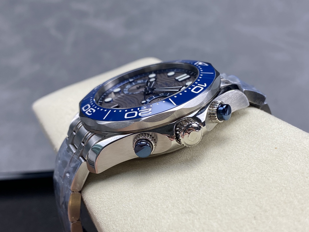 Super Clone 1:1 Omega Seamaster 300M Chronograph Grey Wave Dial with Blue Bezel – Steel Bracelet