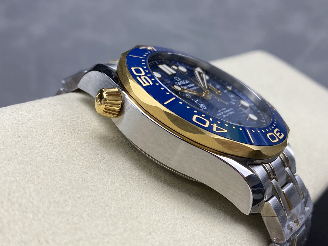 Super Clone 1:1 Omega Seamaster 300M Chronograph Blue Dial Gold Bezel Two-Tone Bracelet