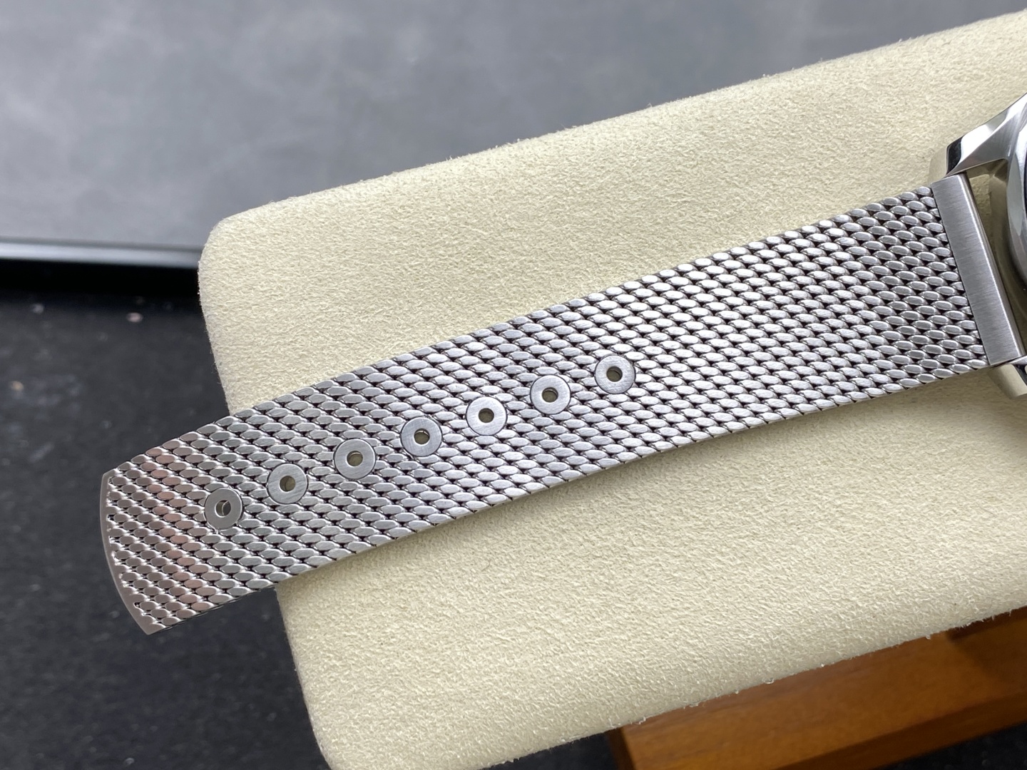 Super Clone 1:1 Omega Seamaster Diver 300M Black Wave Dial with Mesh Bracelet