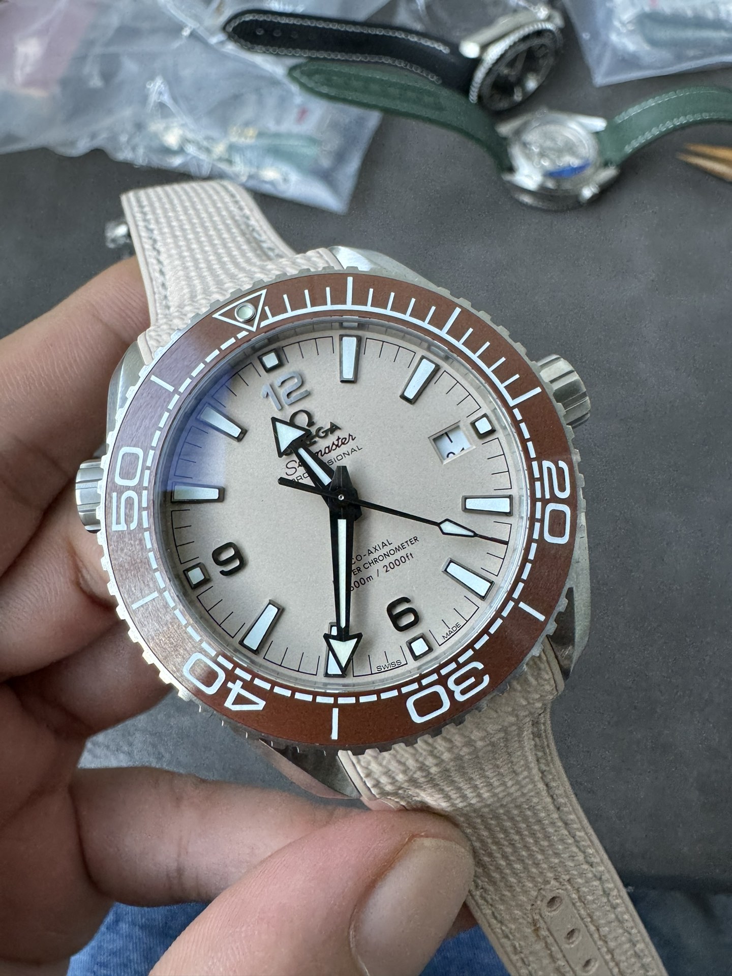 Super Clone 1:1 Omega Seamaster Planet Ocean 600M Cream Pink Dial Brown Ceramic Bezel Ladies Watch