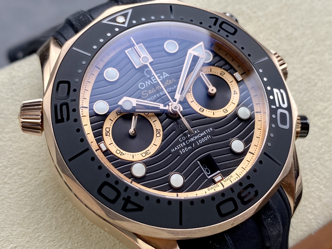 Super Clone 1:1 Omega Seamaster 300M Chronograph Black Dial Rose Gold Two-Tone Rubber Strap