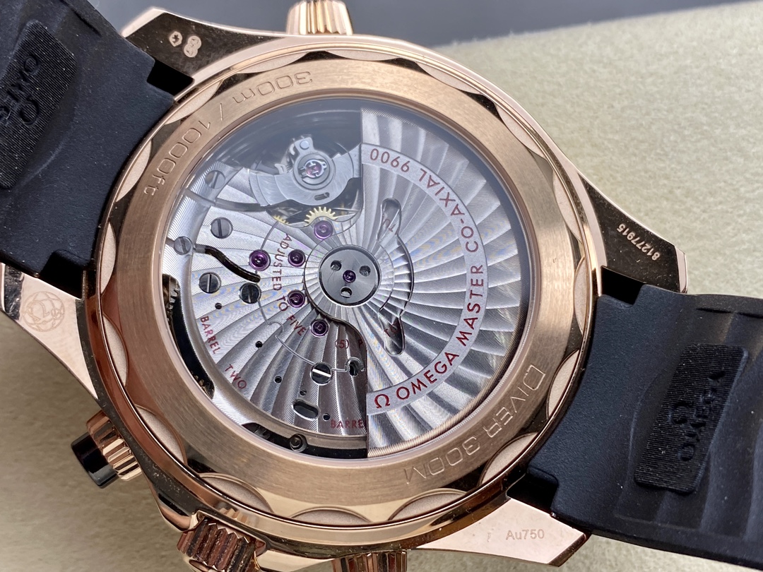 Super Clone 1:1 Omega Seamaster 300M Chronograph Black Dial Rose Gold Two-Tone Rubber Strap