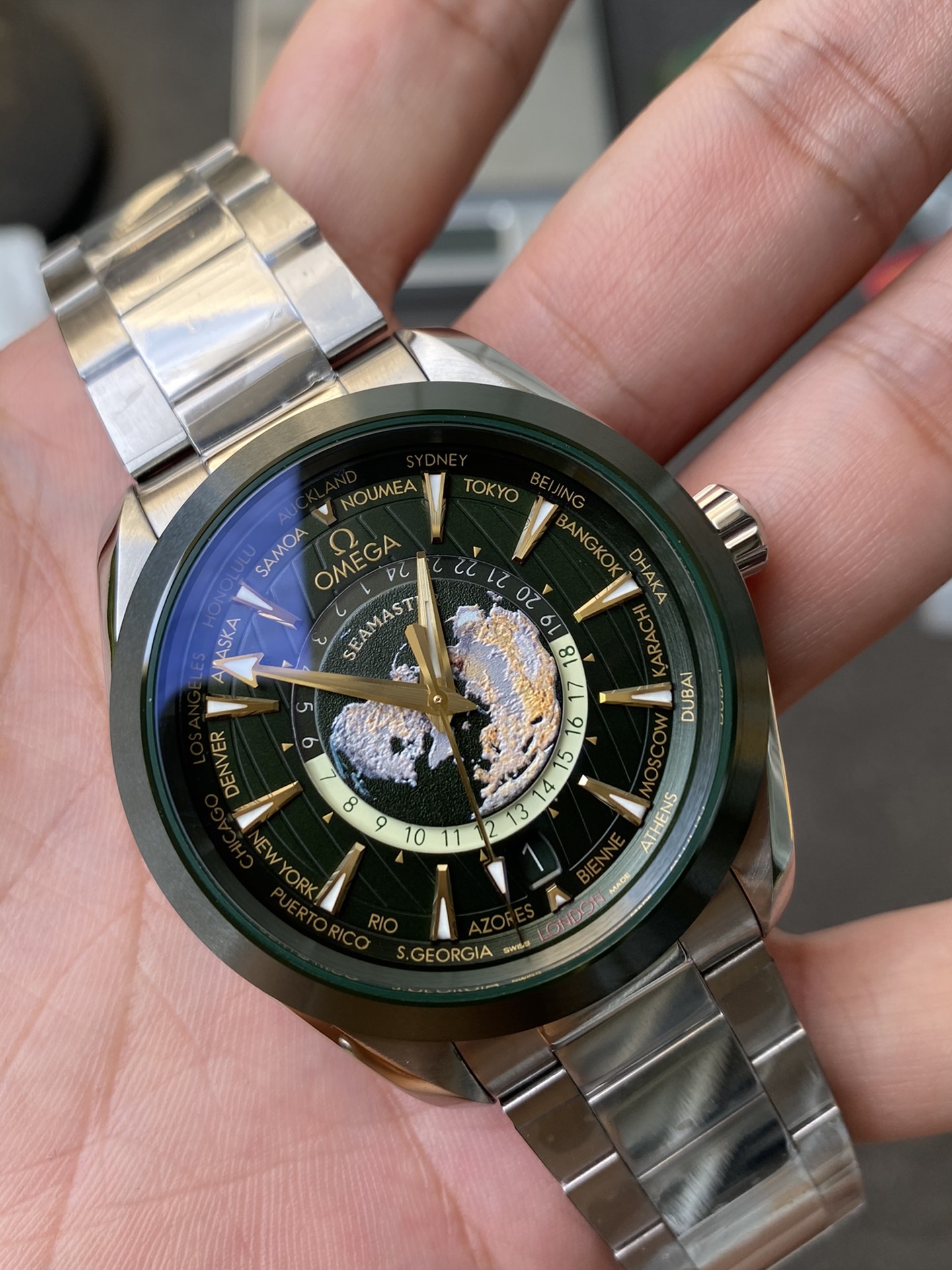 Super Clone 1:1 Omega Seamaster Aqua Terra Worldtimer Green Bezel – Stainless Steel / Co-Axial Master Chronometer / Globe Dial