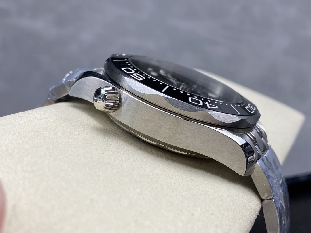 Super Clone 1:1 Omega Seamaster 300M Chronograph Black Dial & Bezel – Steel Bracelet