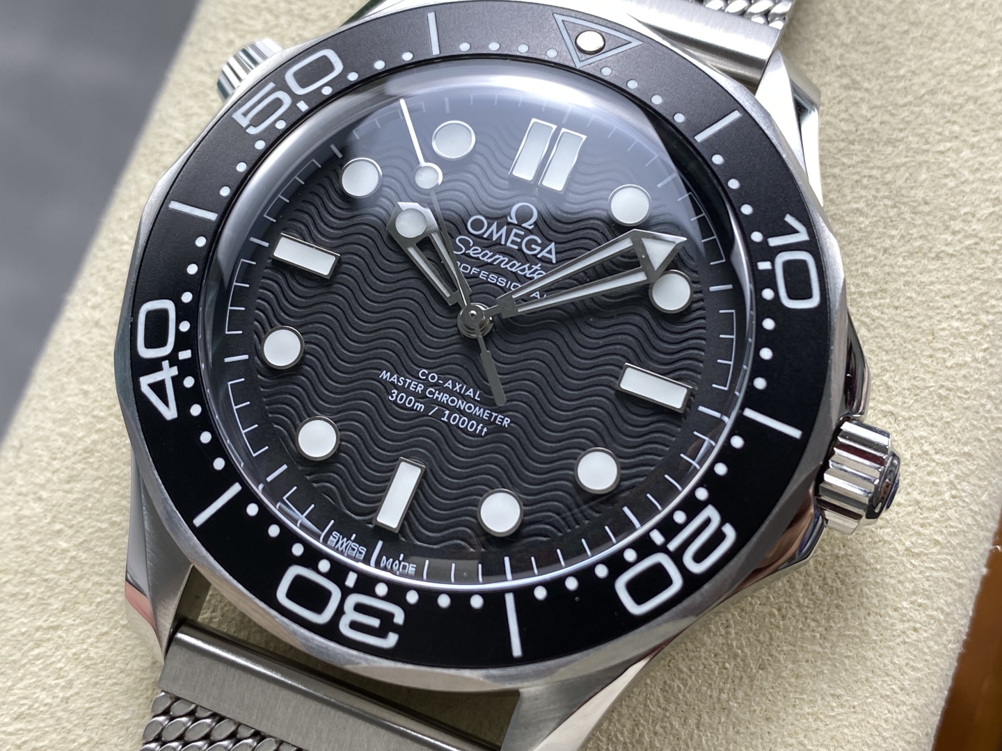 Super Clone 1:1 Omega Seamaster Diver 300M Black Wave Dial with Mesh Bracelet