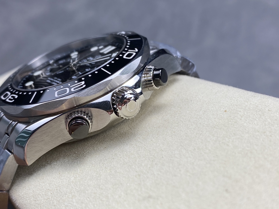 Super Clone 1:1 Omega Seamaster 300M Chronograph Black Dial & Bezel – Steel Bracelet