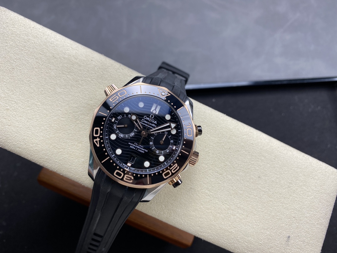 Super Clone 1:1 Omega Seamaster Diver Black Chrono – Rose Gold & Rubber Strap