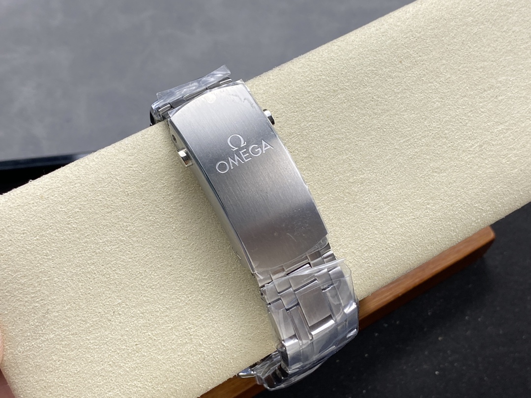 Super Clone 1:1 Omega Seamaster 300M Chronograph Black Dial & Bezel – Steel Bracelet